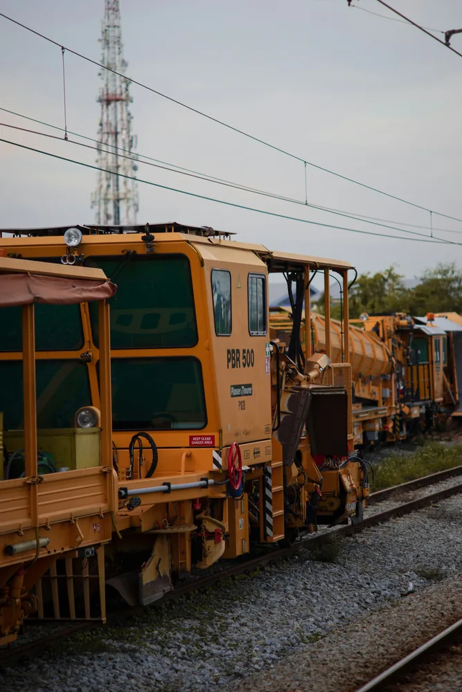 Railway tamping machine